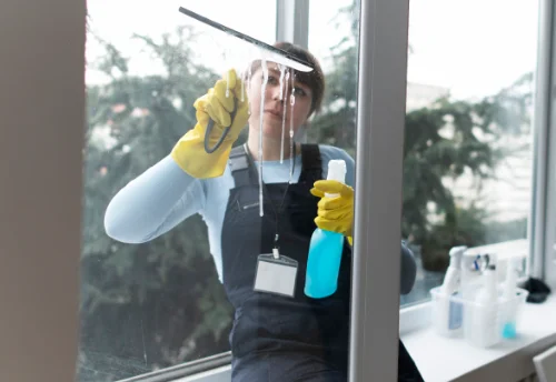 Nettoyage de vitres intérieures et extérieures à Plouhinec